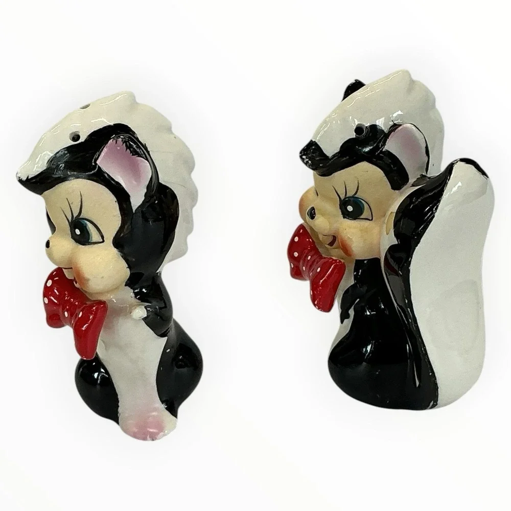 Vintage Skunk Pair Salt Pepper Shakers Japan Red Bow Ties‎ 1950